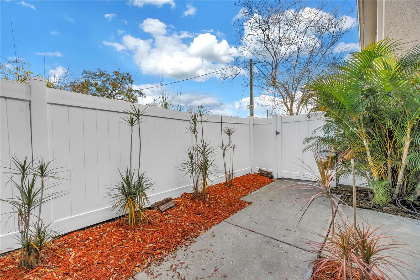 LAS PALMAS TWNHMS - Residential