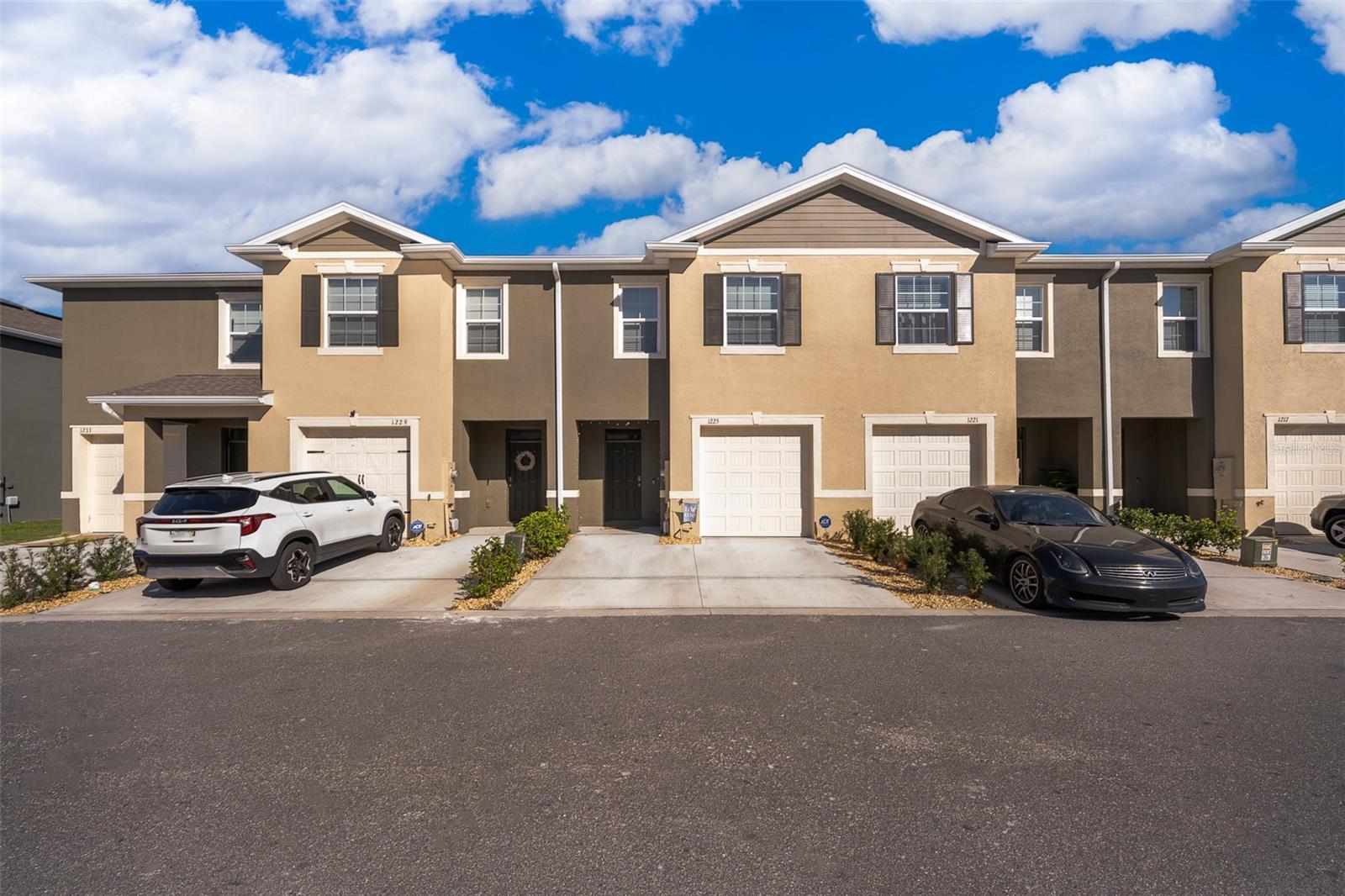 Photo 2 of 29 of 1225 YELLOW FINCH DRIVE townhome