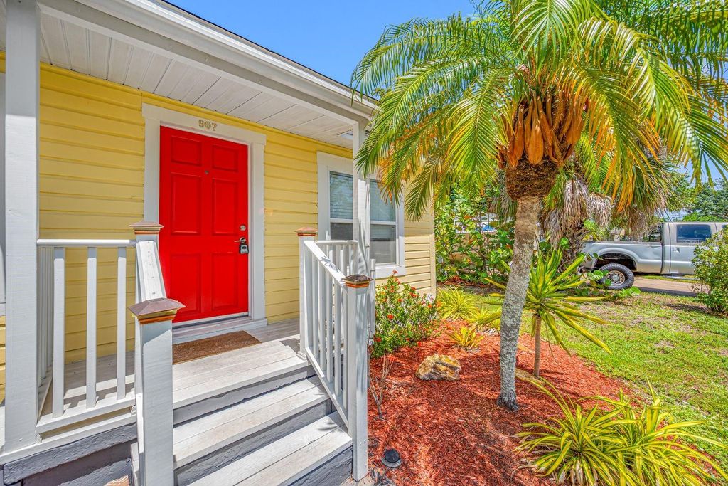 Photo of 907 18th Avenue W, Palmetto, FL 34221 (MLS # A4699518)
