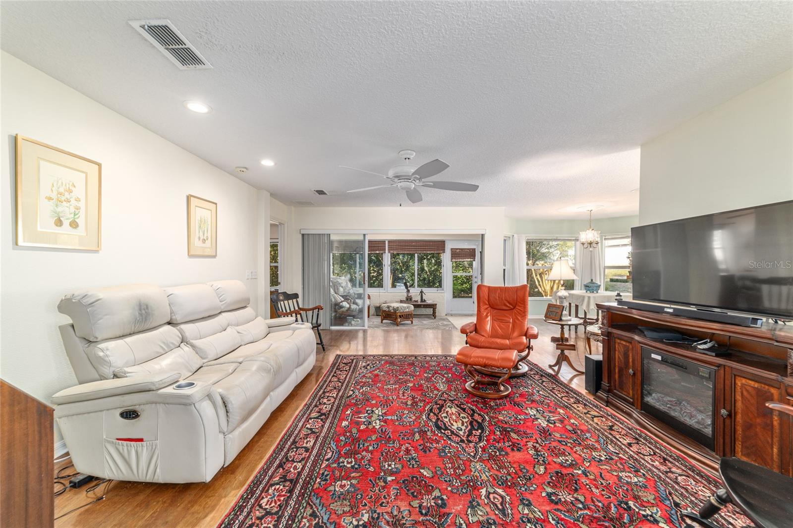 ON TOP OF THE WORLD - PROVIDENCE - Residential