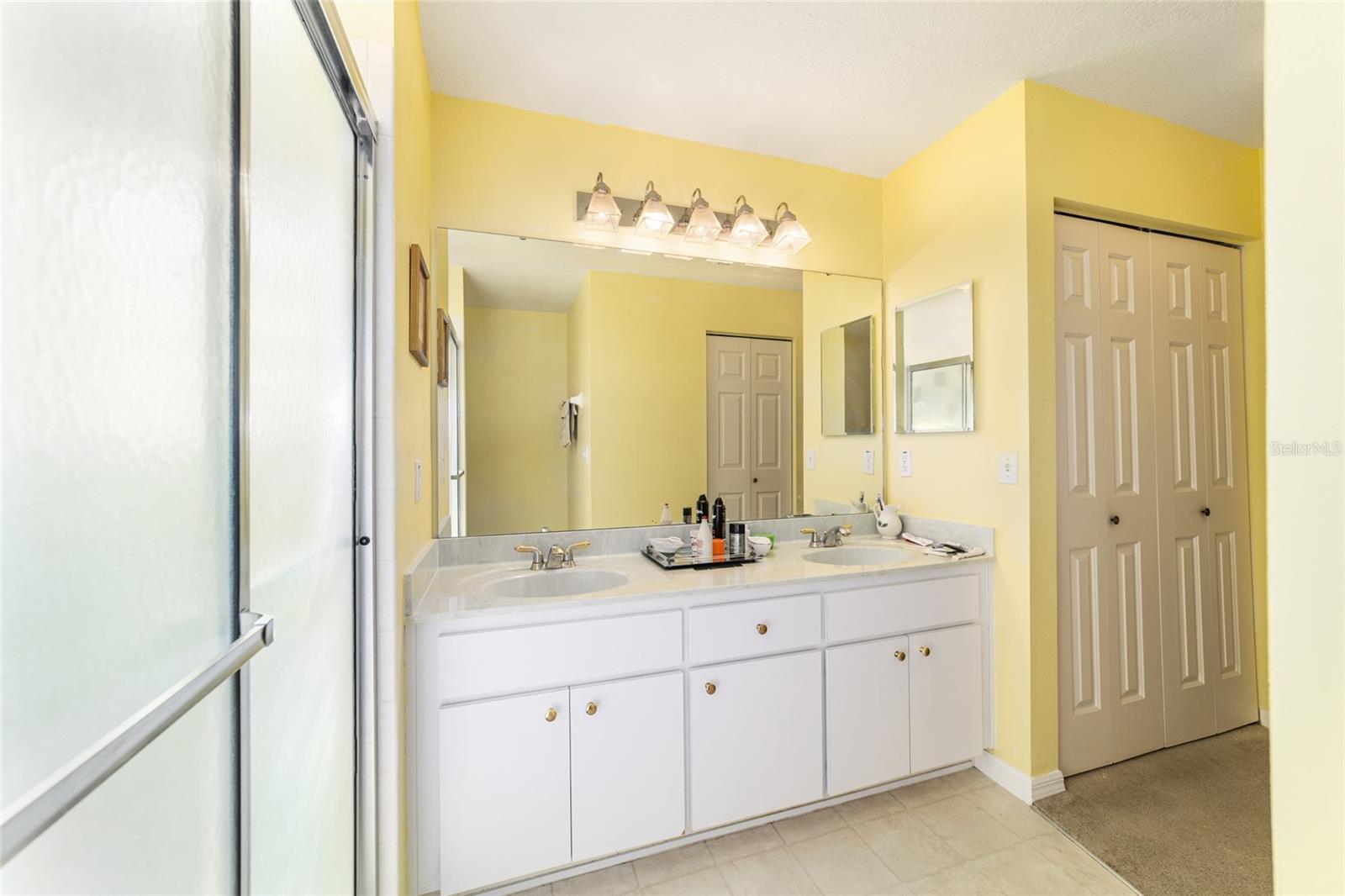 ON TOP OF THE WORLD - PROVIDENCE - Residential