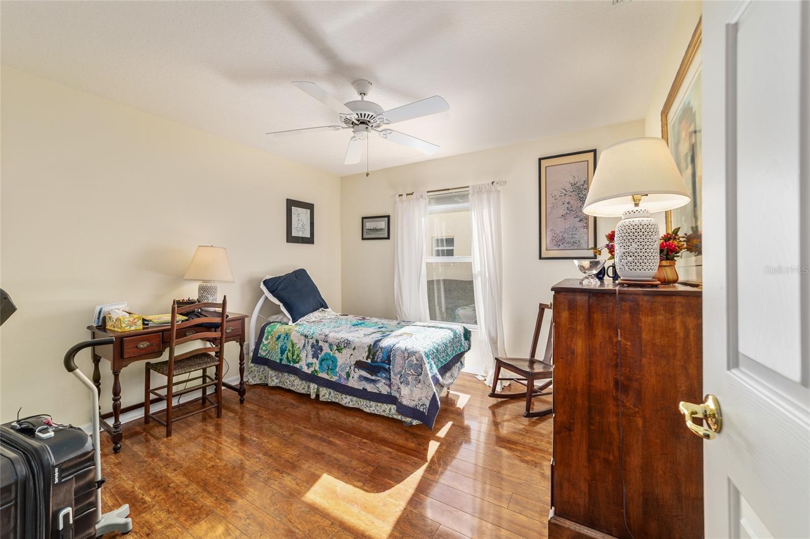 ON TOP OF THE WORLD - PROVIDENCE - Residential