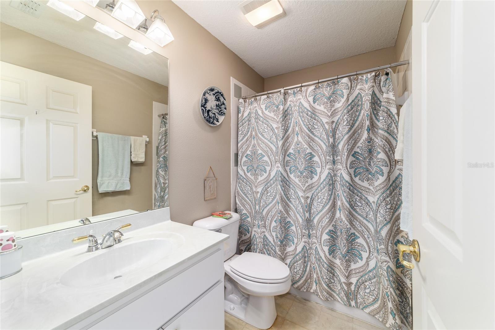 ON TOP OF THE WORLD - PROVIDENCE - Residential