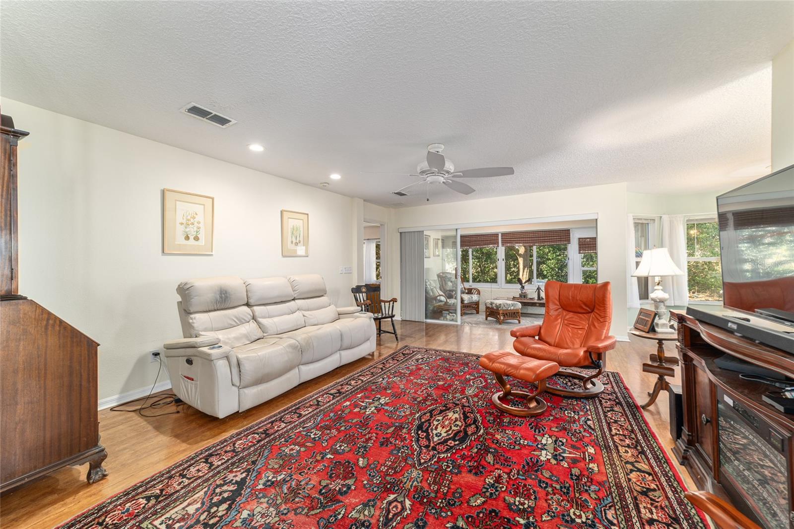 ON TOP OF THE WORLD - PROVIDENCE - Residential