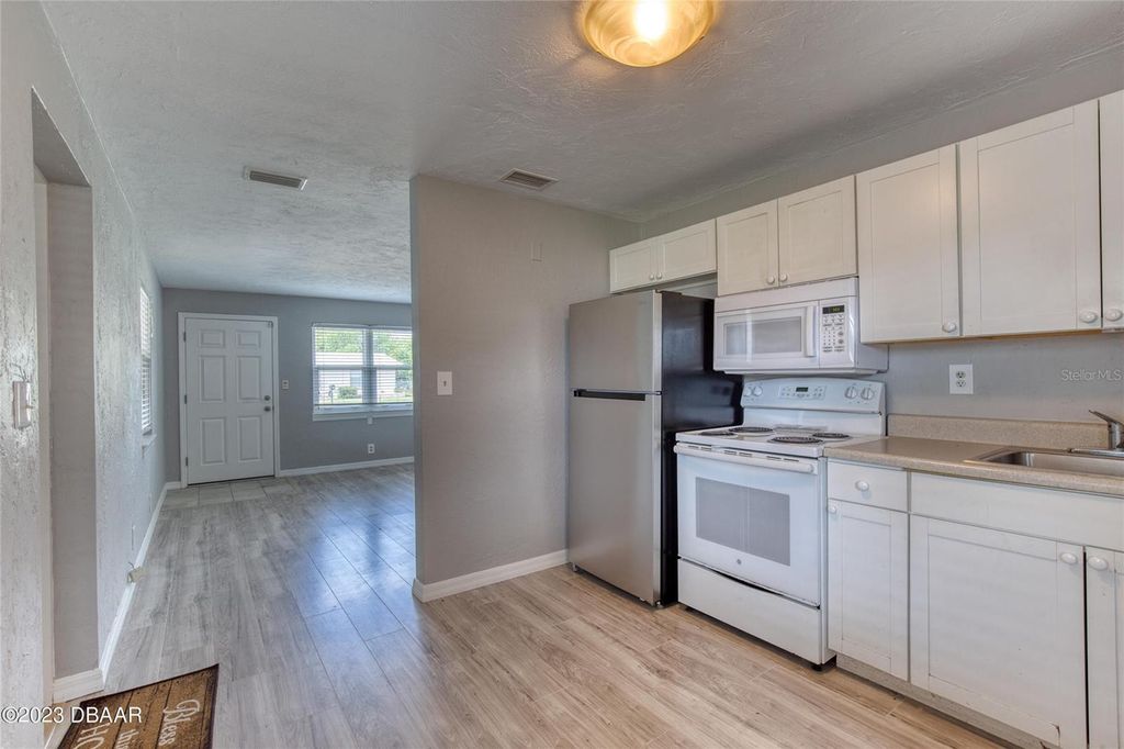 Photo of 108 Palm Drive, Daytona Beach, FL 32117 (MLS # O6351881)