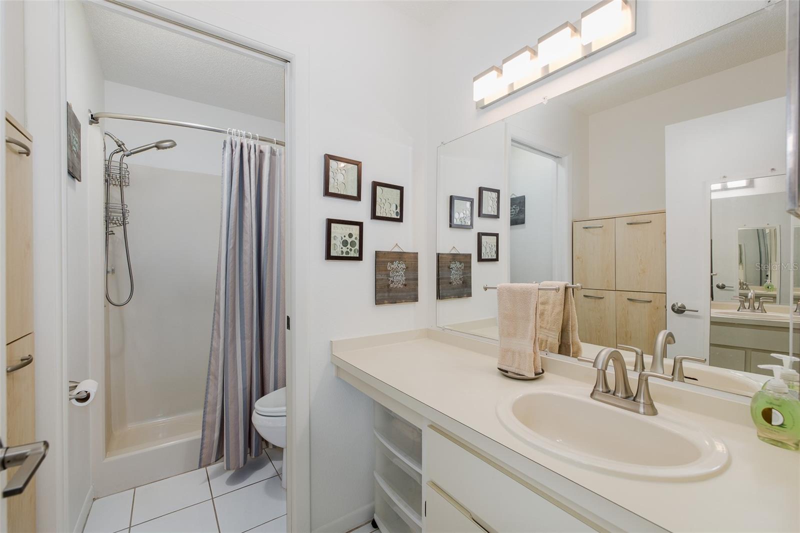 SUNNYBROOK CONDO 01 - Residential