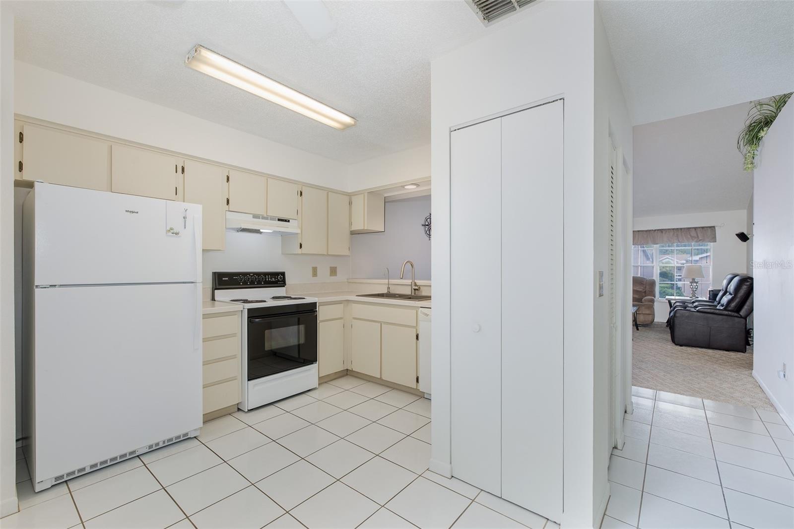 SUNNYBROOK CONDO 01 - Residential