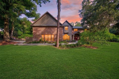 Photo of 908 Oak Hollow Place, Brandon, FL 33510 (MLS # O6422203)