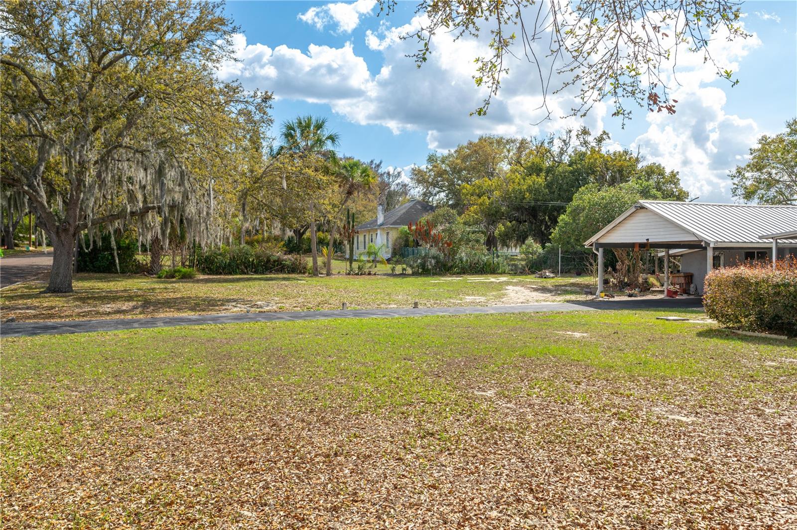 LAKESIDE - Residential