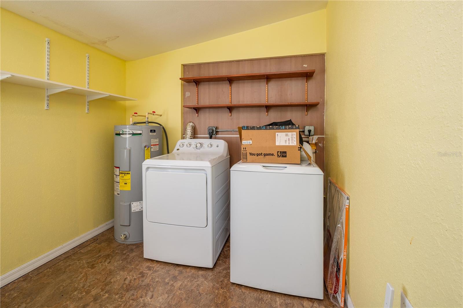 LAKESIDE - Residential