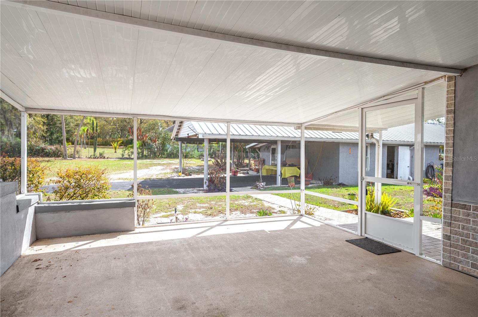 LAKESIDE - Residential