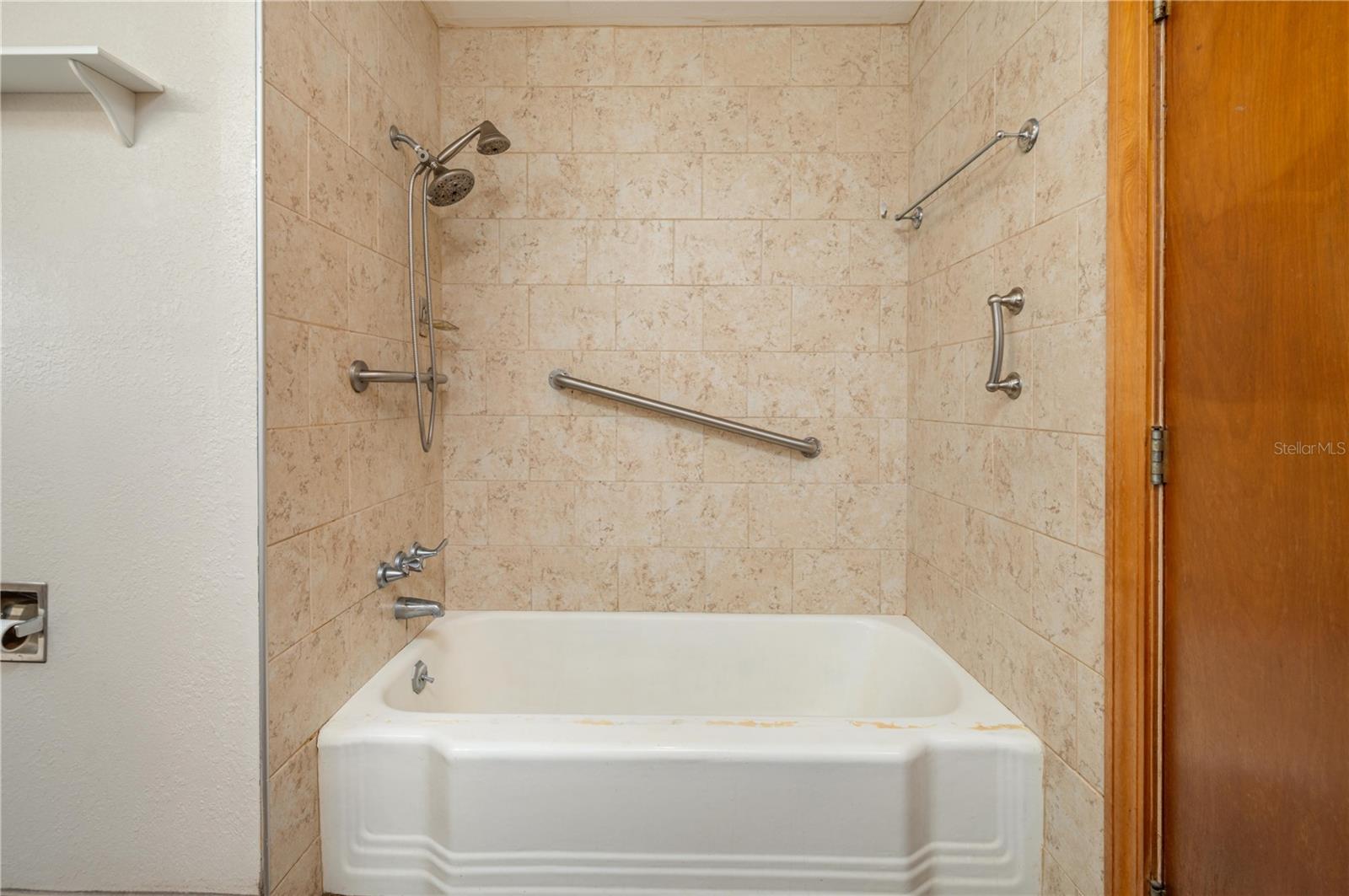 LAKESIDE - Residential