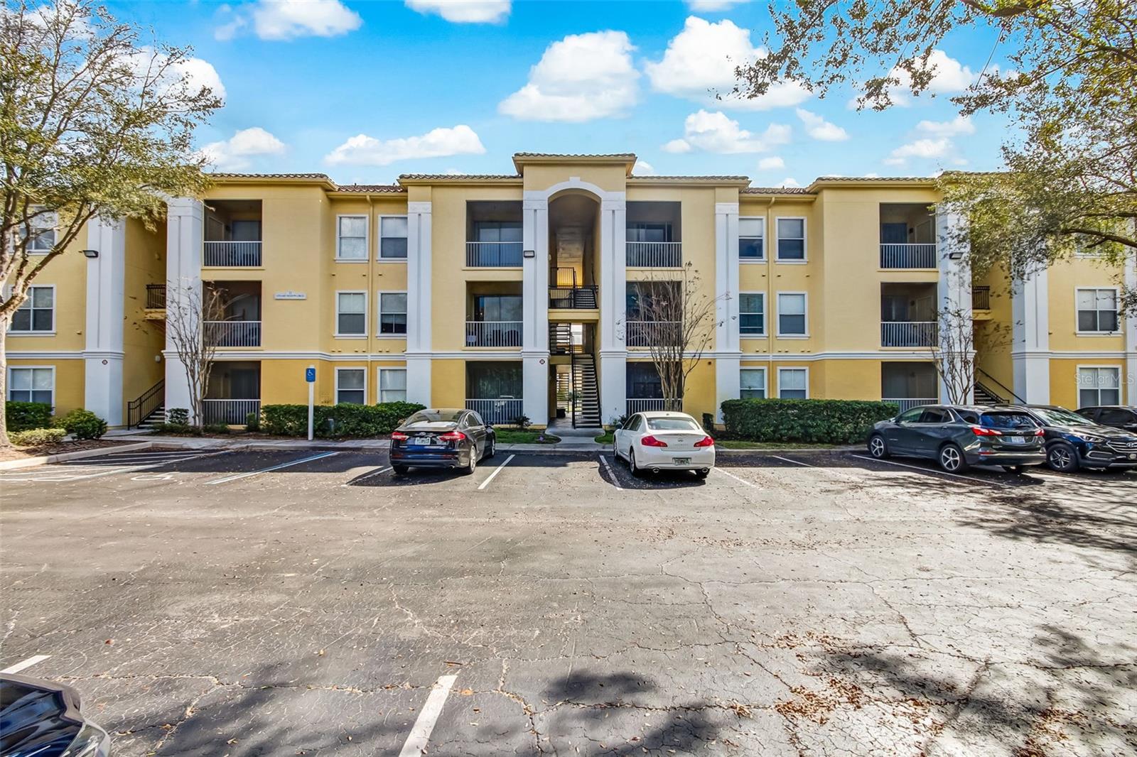 Investors delight, get this 1/1 Condo with tenant, on ground floor with water view in Gated Community of Visconti West Condominiums in Maitland. Located close to I-4 and all major shopping and offices. Community includes lots of amenities Resort-Style swimming pool, Gym, Clubhouse, Tennis court, Basketball court, play ground etc. Call to make an appointment.