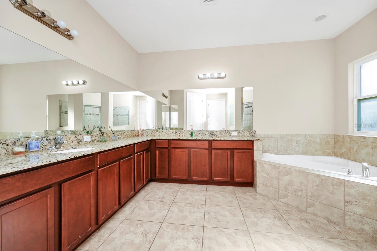 RESERVE/CARRIAGE POINTE PH 1 - Residential