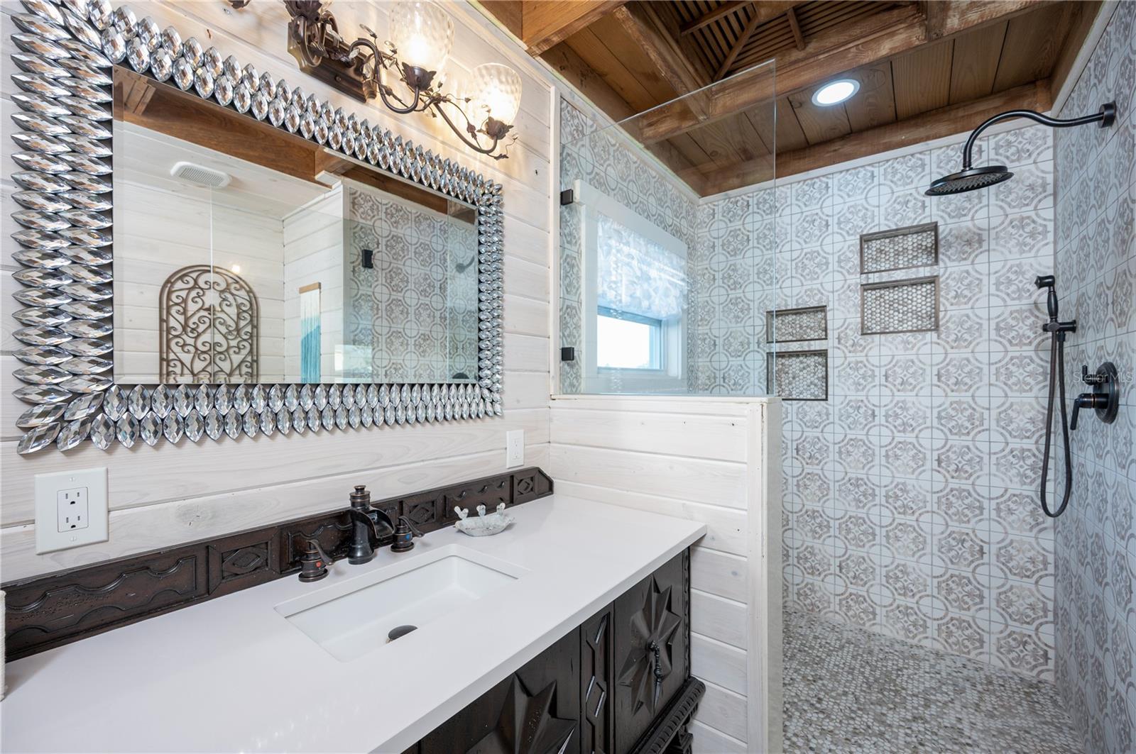 BENNETT BEACH - Residential