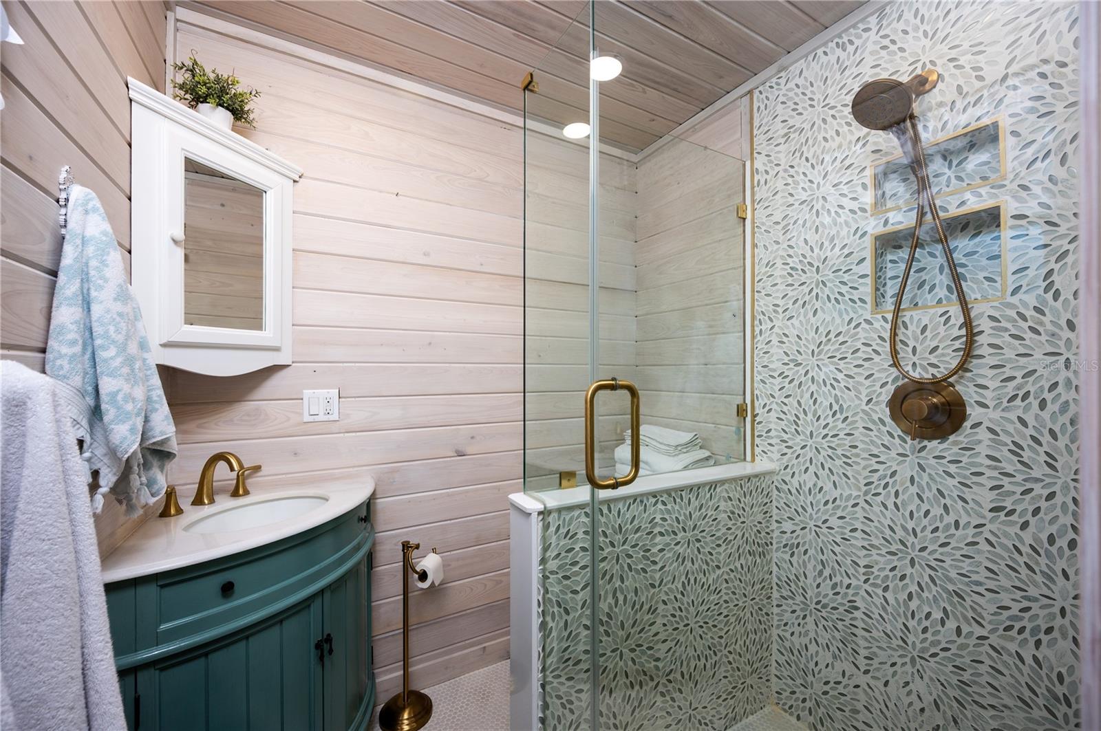 BENNETT BEACH - Residential