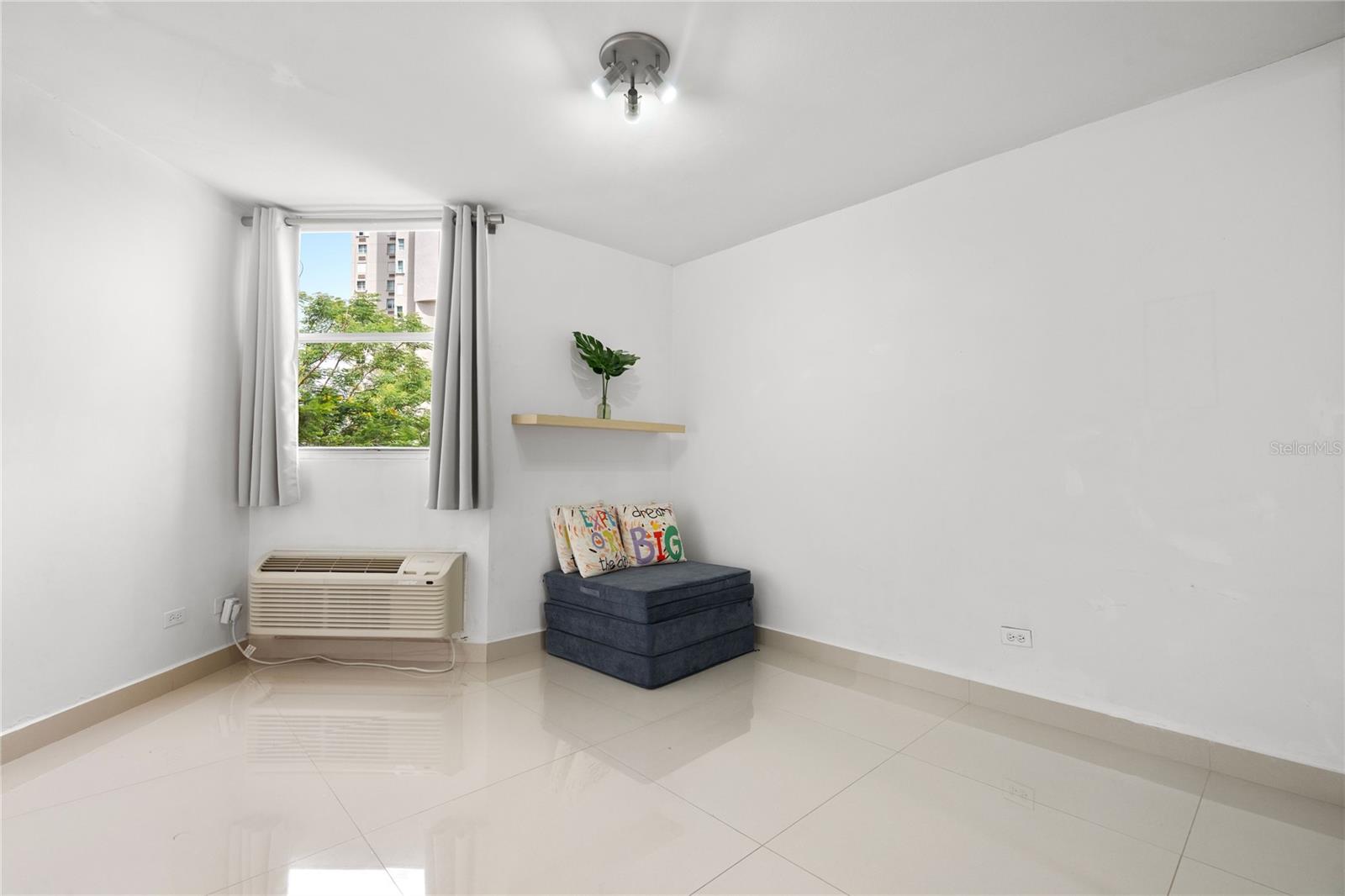 COND. PARQUE DE LOYOLA - Residential Lease