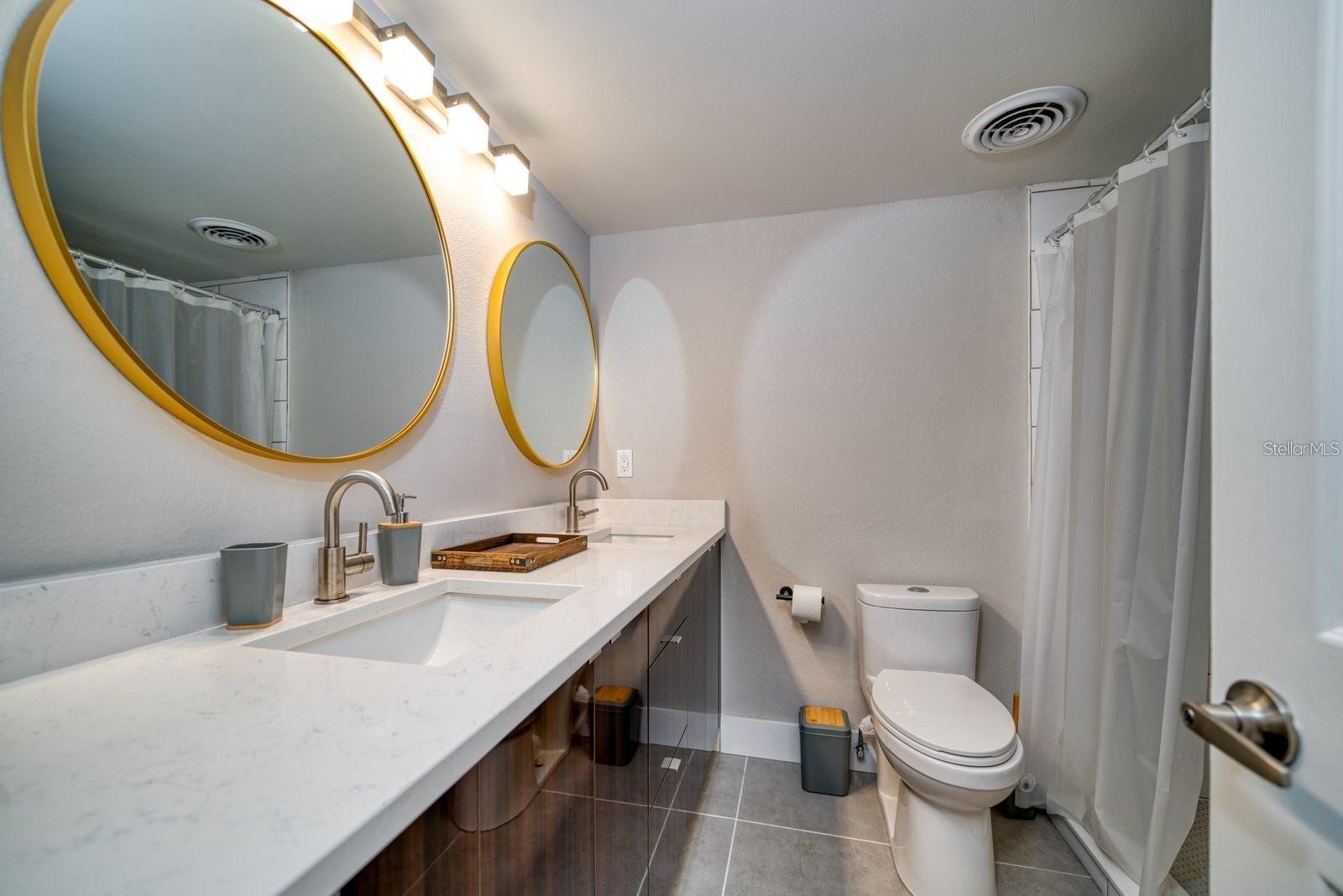 ISLANDER THE CONDO - Residential