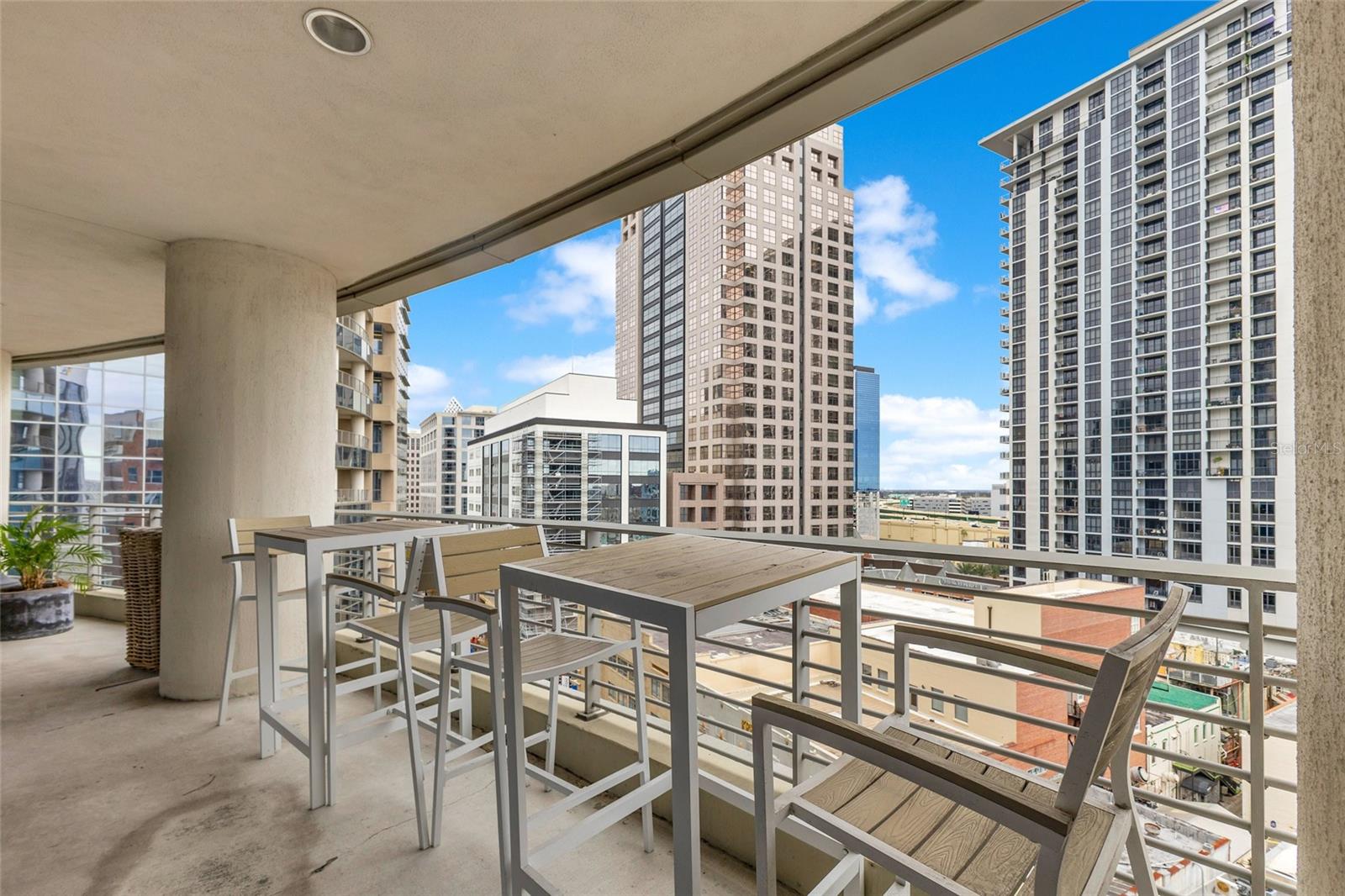 PLAZA NORTH TOWER - Commercial Sale