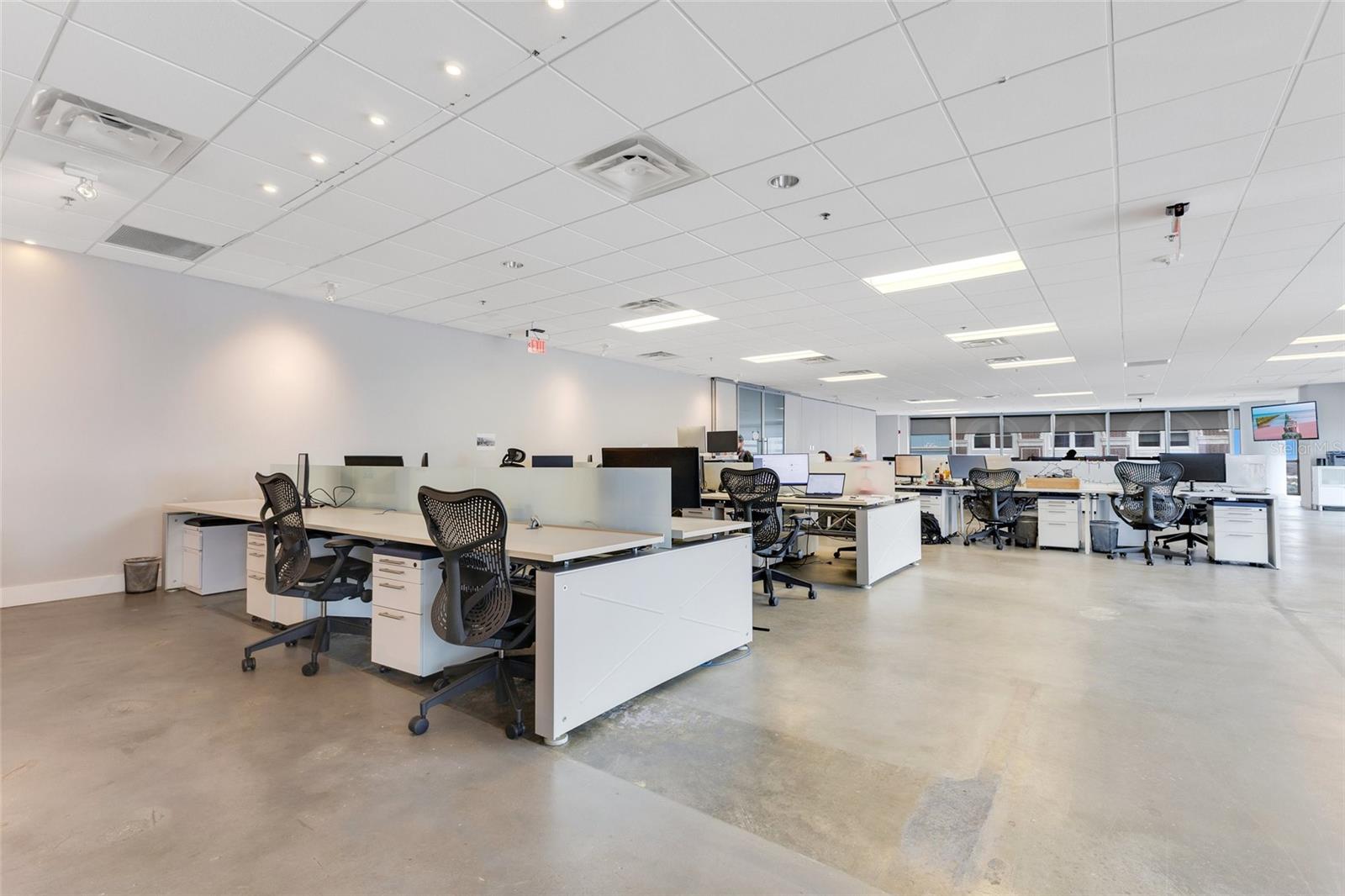 PLAZA NORTH TOWER - Commercial Sale