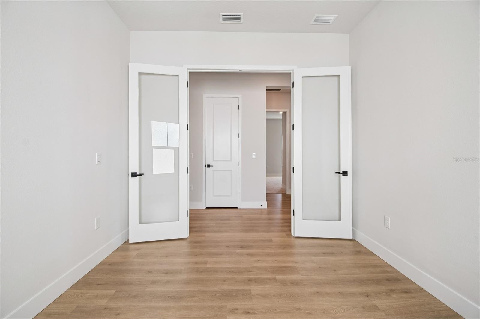 1563 RUNNING TIDE PLACE