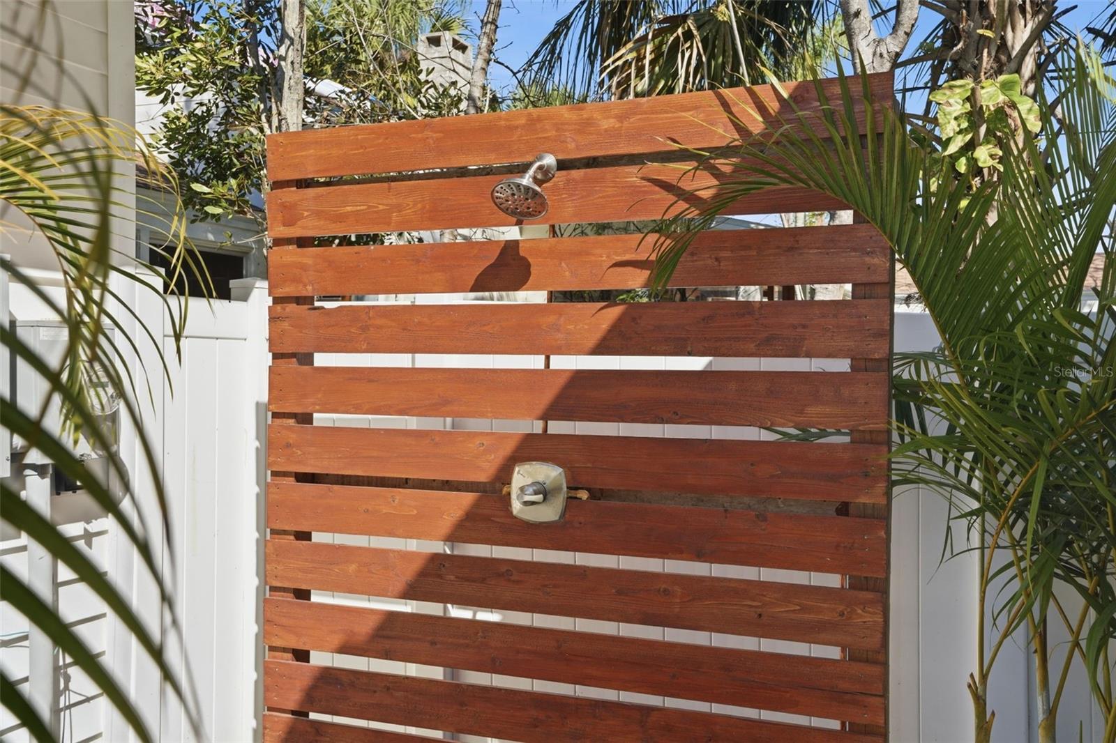 MANDALAY SUB - Residential Lease