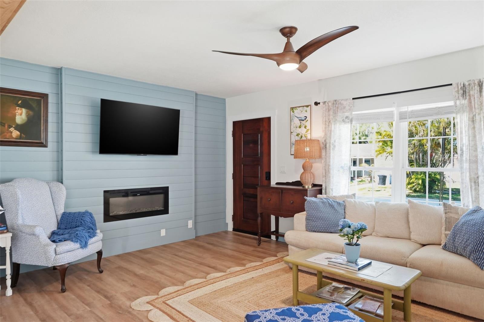 MANDALAY SUB - Residential Lease