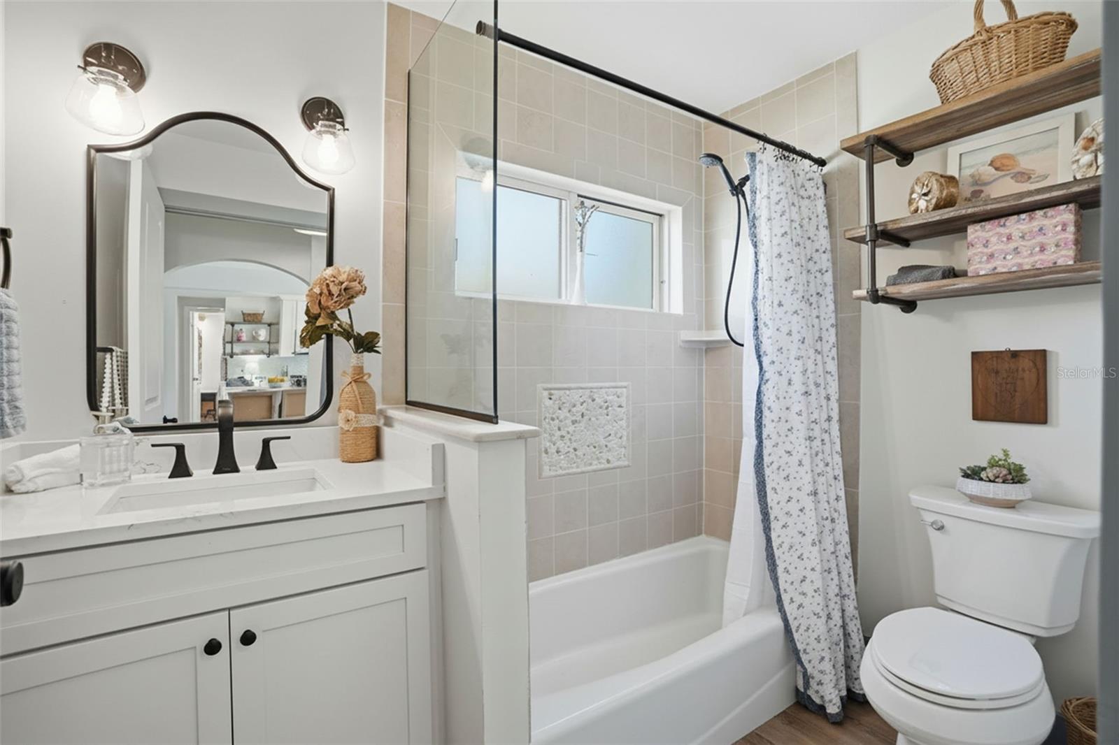 MANDALAY SUB - Residential Lease