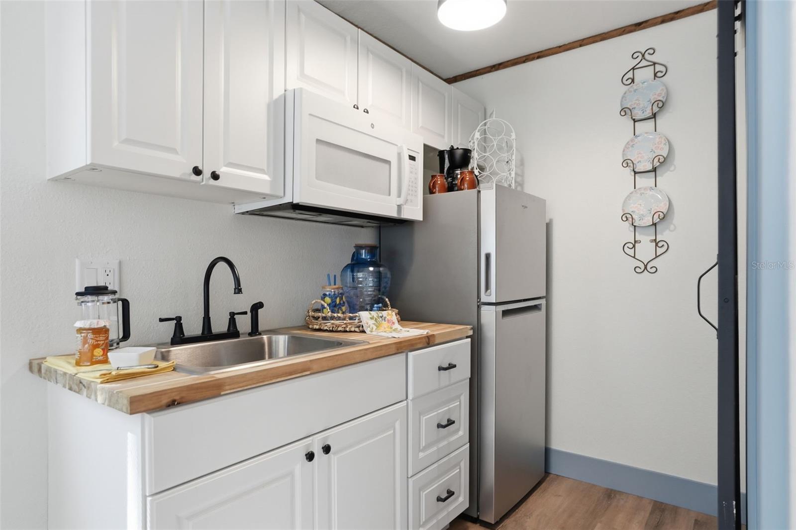 MANDALAY SUB - Residential Lease