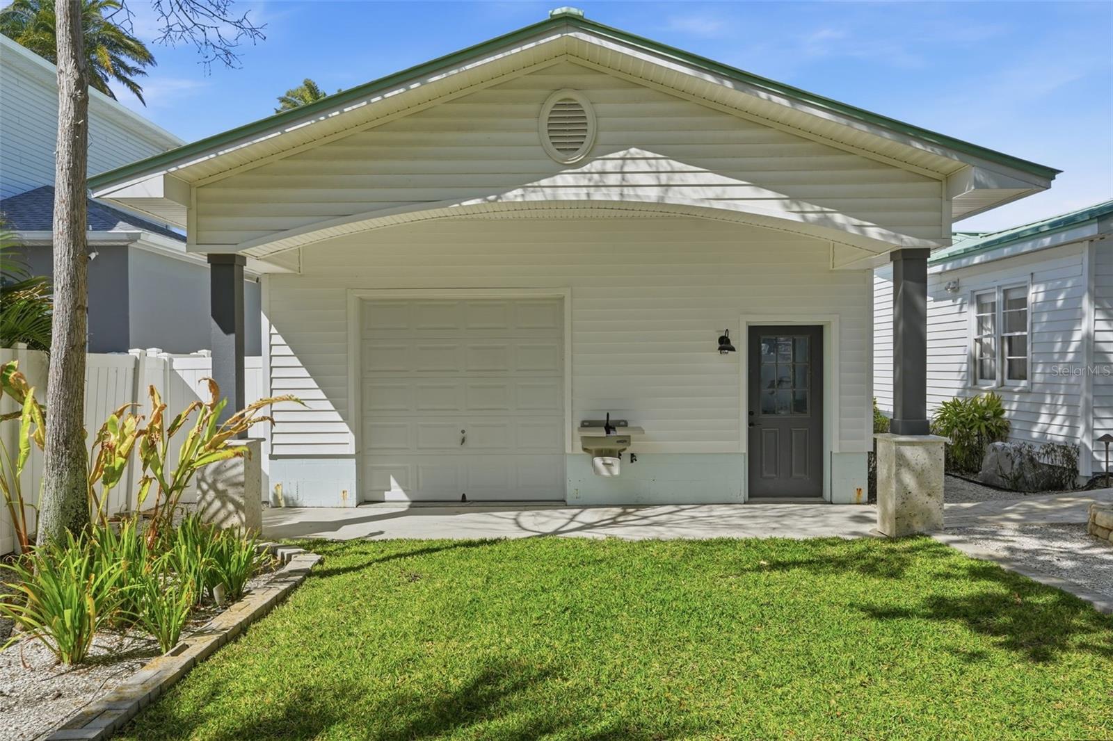 MANDALAY SUB - Residential Lease