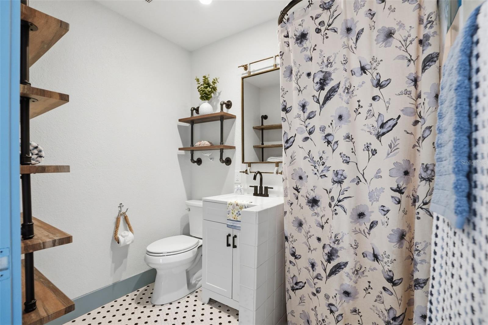 MANDALAY SUB - Residential Lease