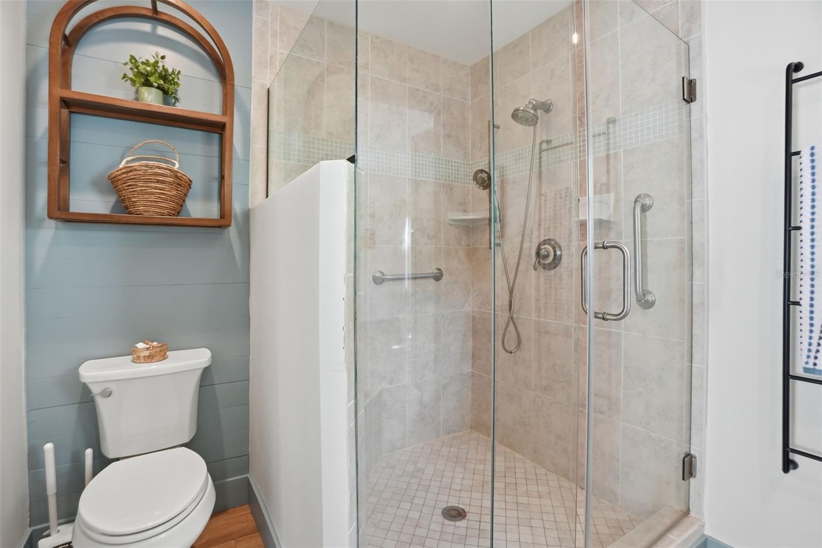 MANDALAY SUB - Residential Lease