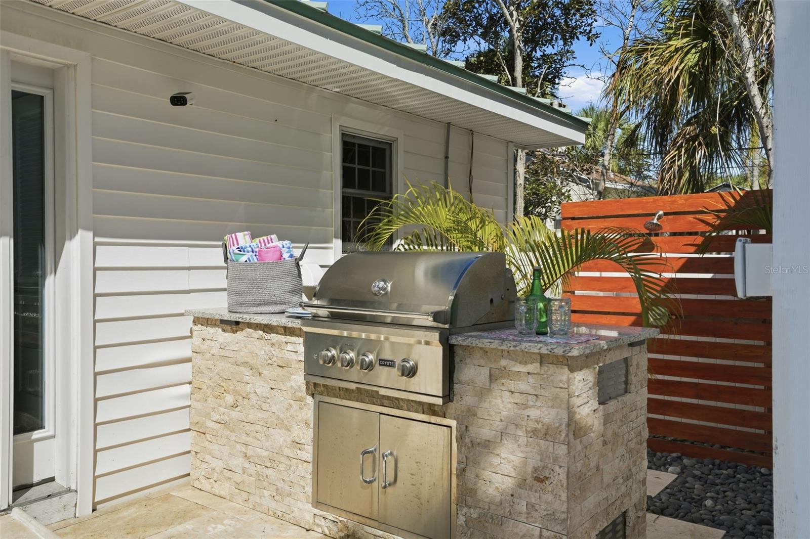 MANDALAY SUB - Residential Lease