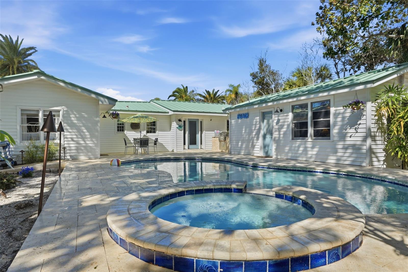 MANDALAY SUB - Residential Lease