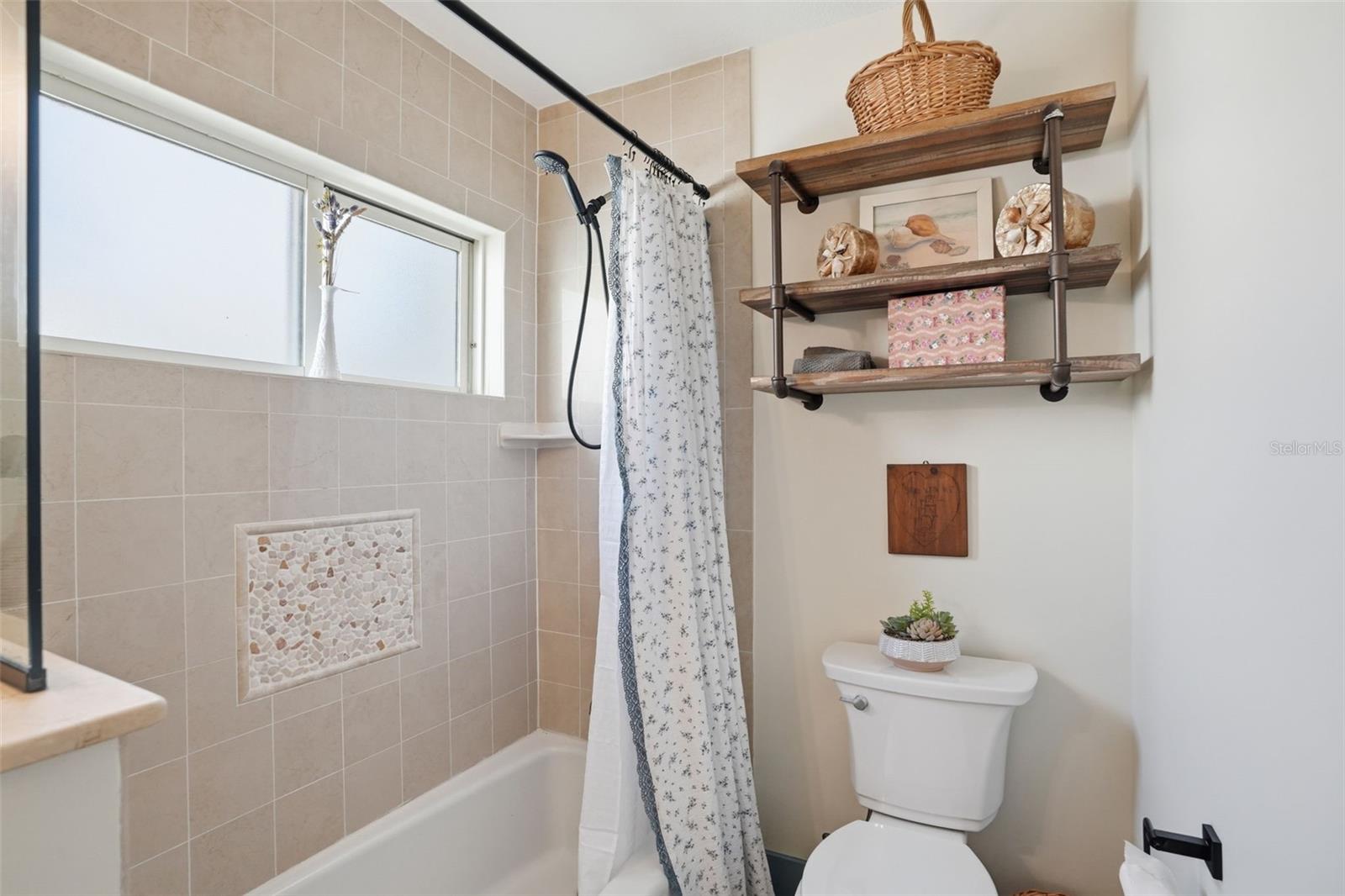 MANDALAY SUB - Residential Lease