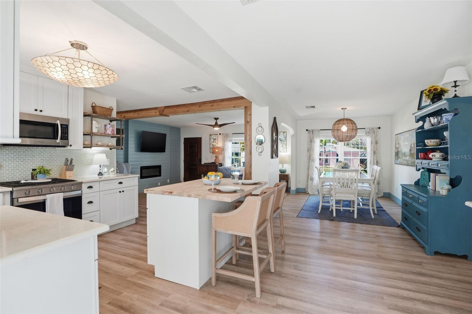 MANDALAY SUB - Residential Lease