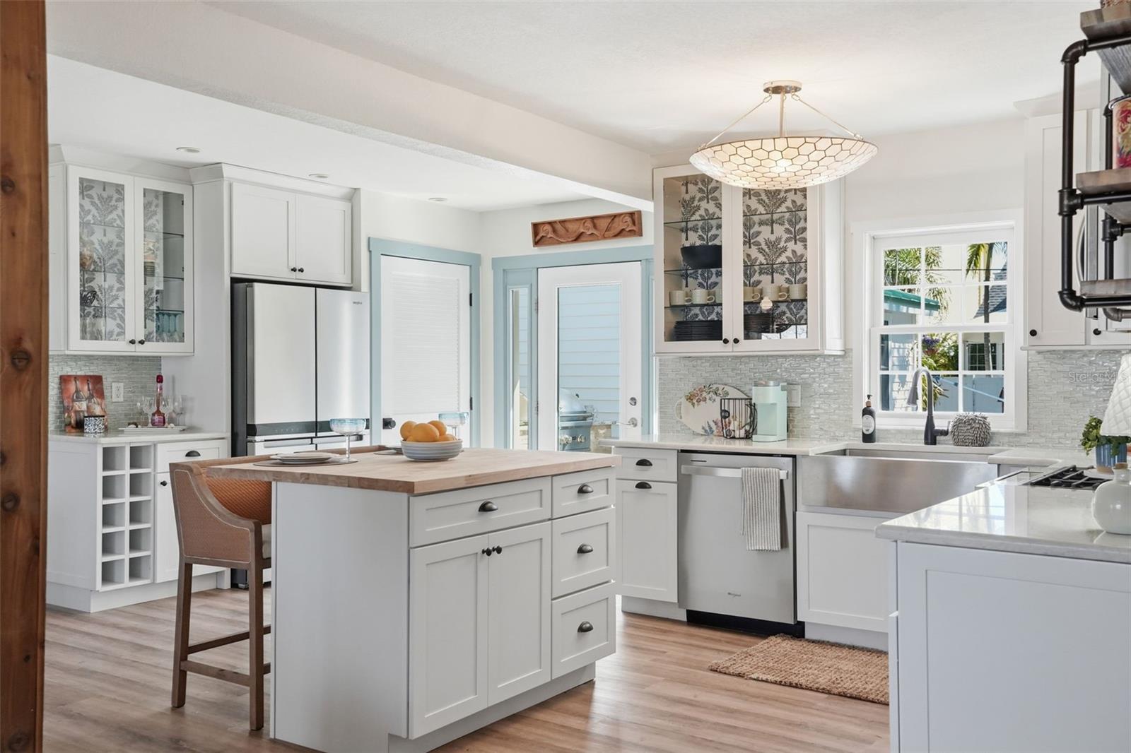 MANDALAY SUB - Residential Lease