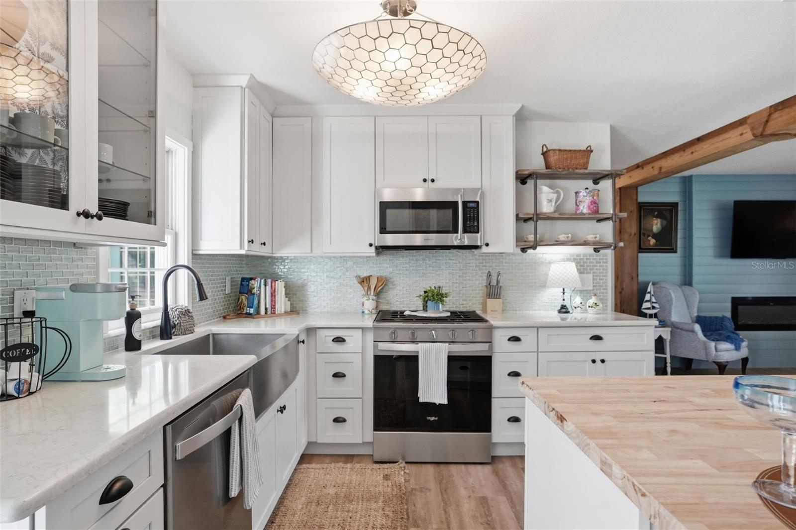 MANDALAY SUB - Residential Lease