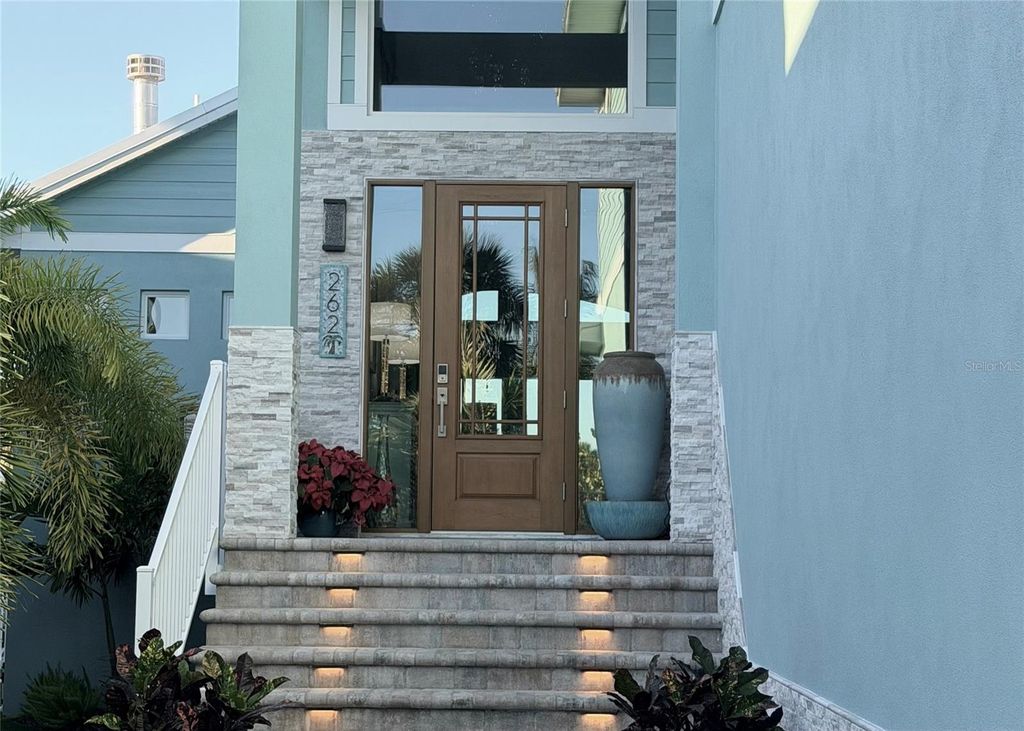 Photo of 262 Island Circle, Sarasota, FL 34242 (MLS # A4668568)