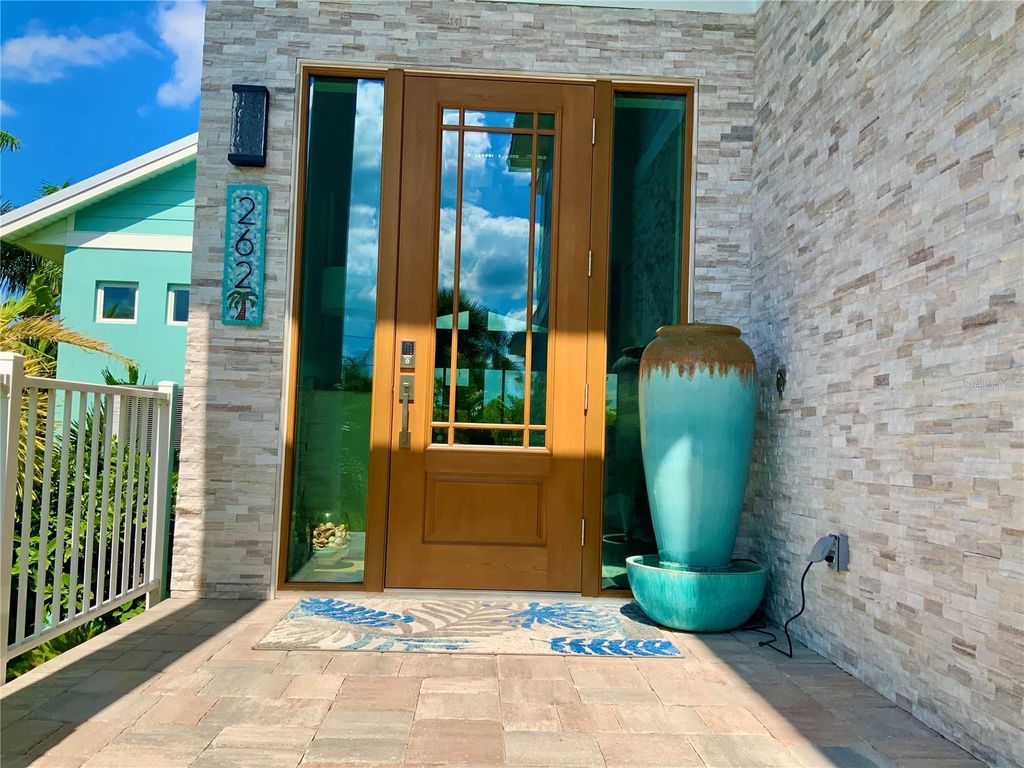 Photo of 262 Island Circle, Sarasota, FL 34242 (MLS # A4668568)