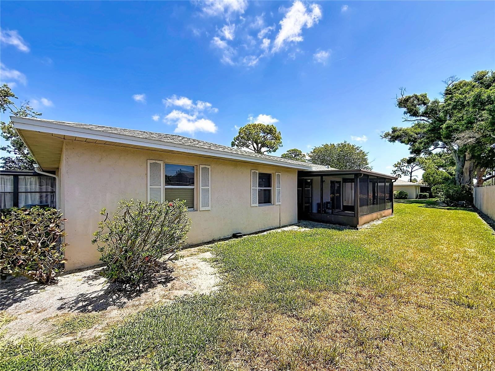 COUNTRY CLUB VILLAS CONDO - Residential