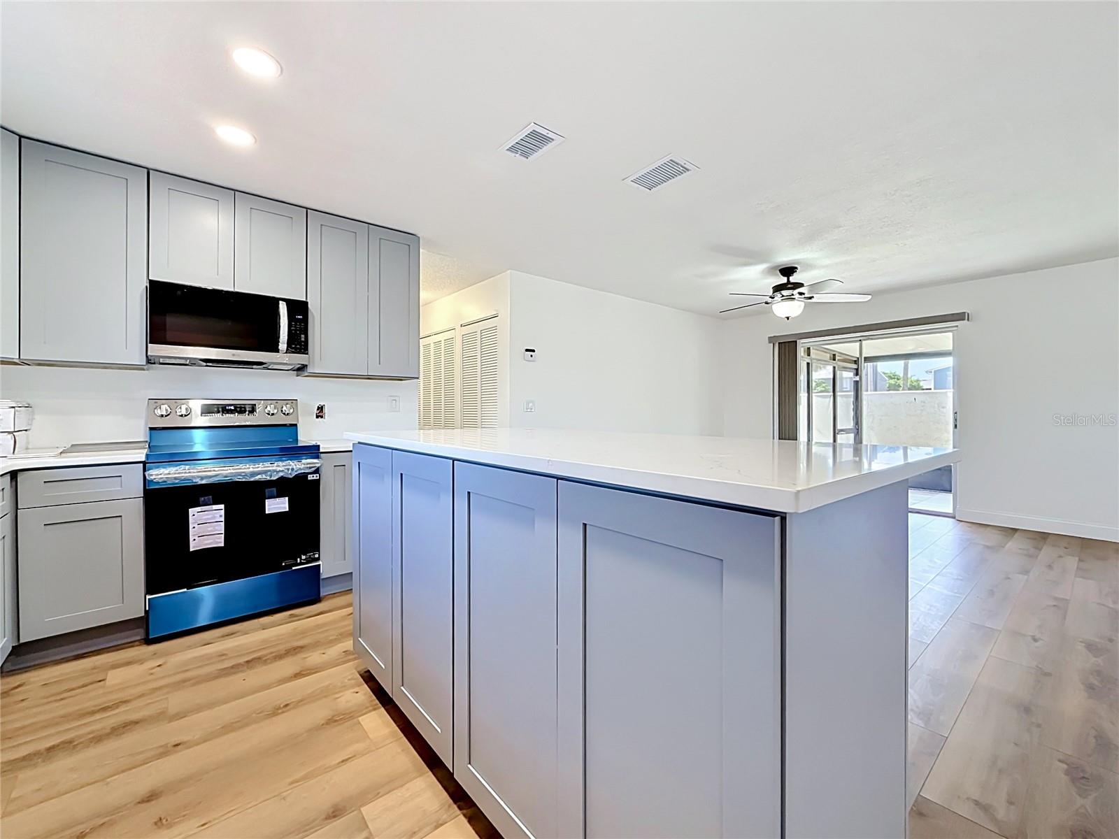 COUNTRY CLUB VILLAS CONDO - Residential