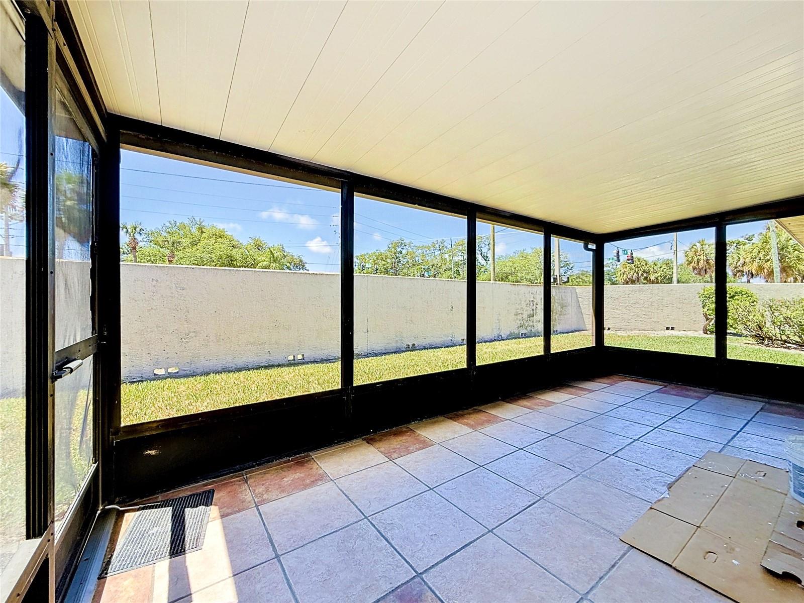 COUNTRY CLUB VILLAS CONDO - Residential