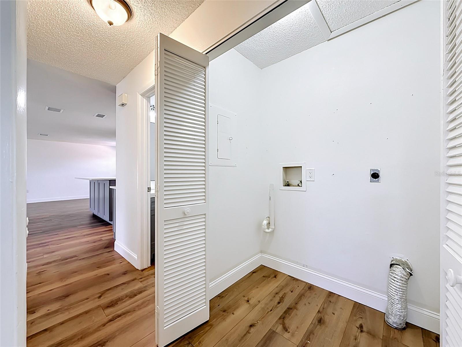 COUNTRY CLUB VILLAS CONDO - Residential