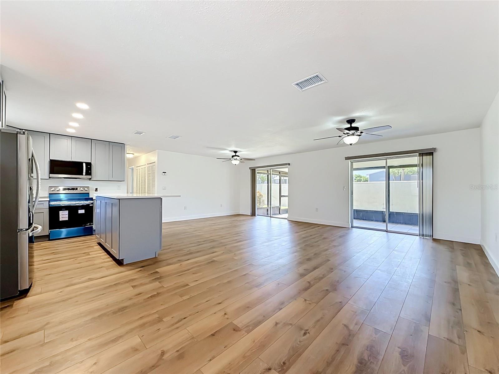 COUNTRY CLUB VILLAS CONDO - Residential
