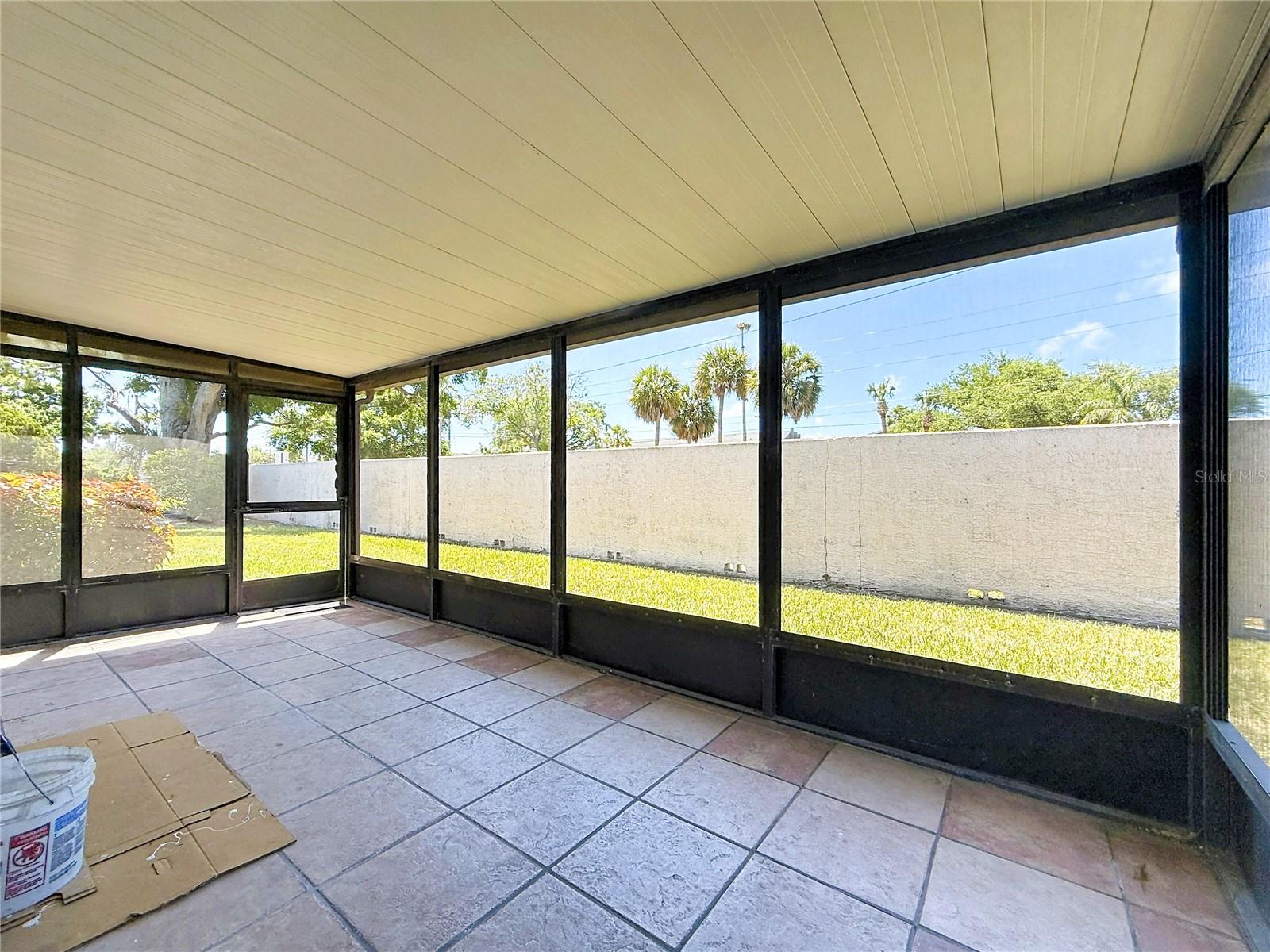 COUNTRY CLUB VILLAS CONDO - Residential