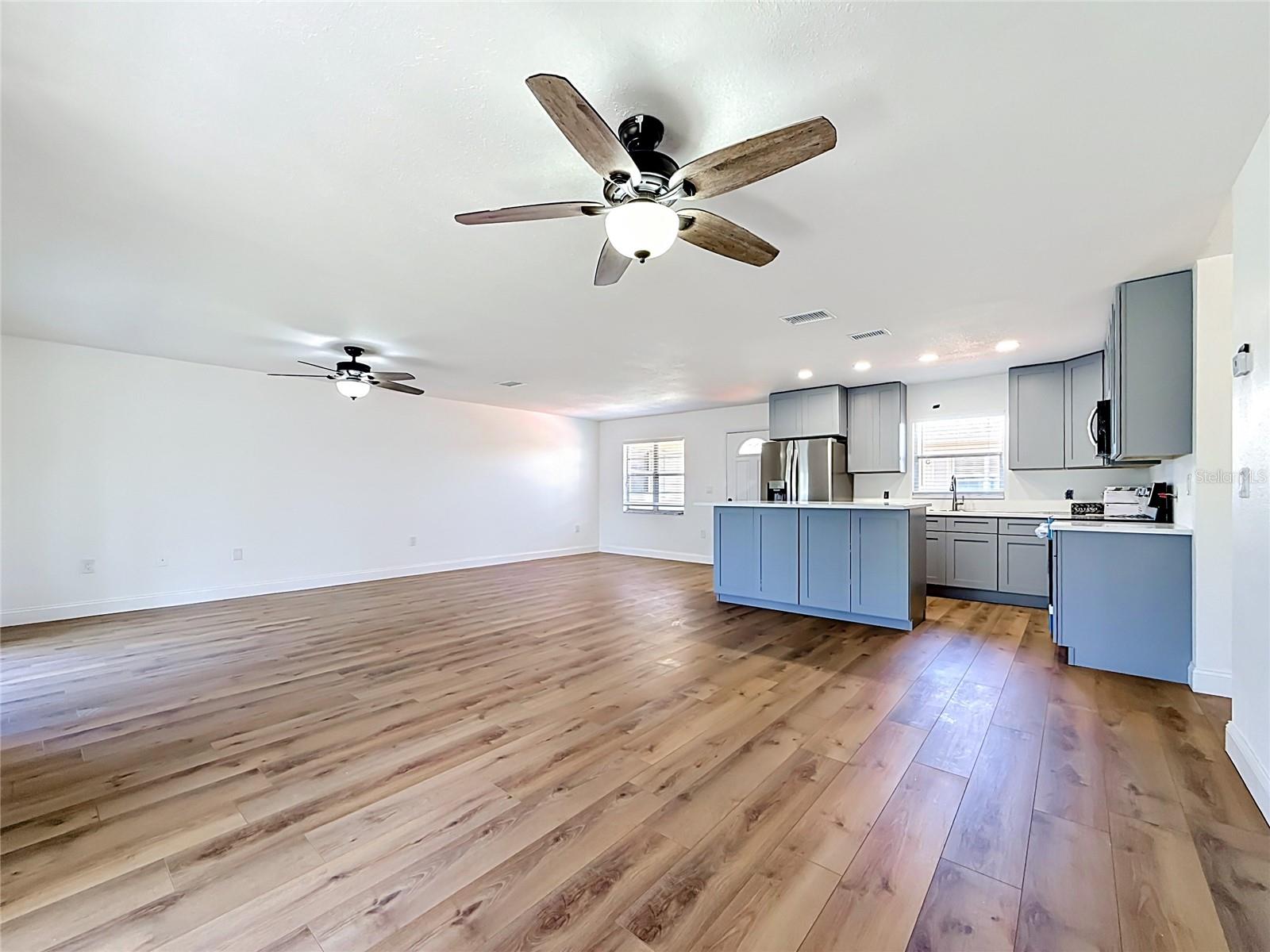 COUNTRY CLUB VILLAS CONDO - Residential