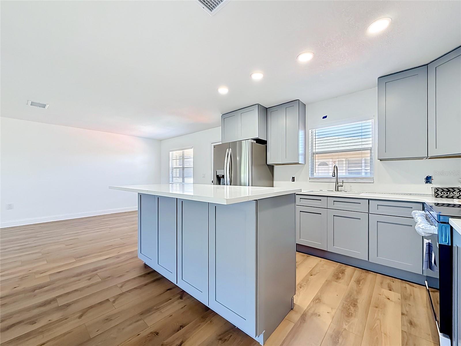 COUNTRY CLUB VILLAS CONDO - Residential