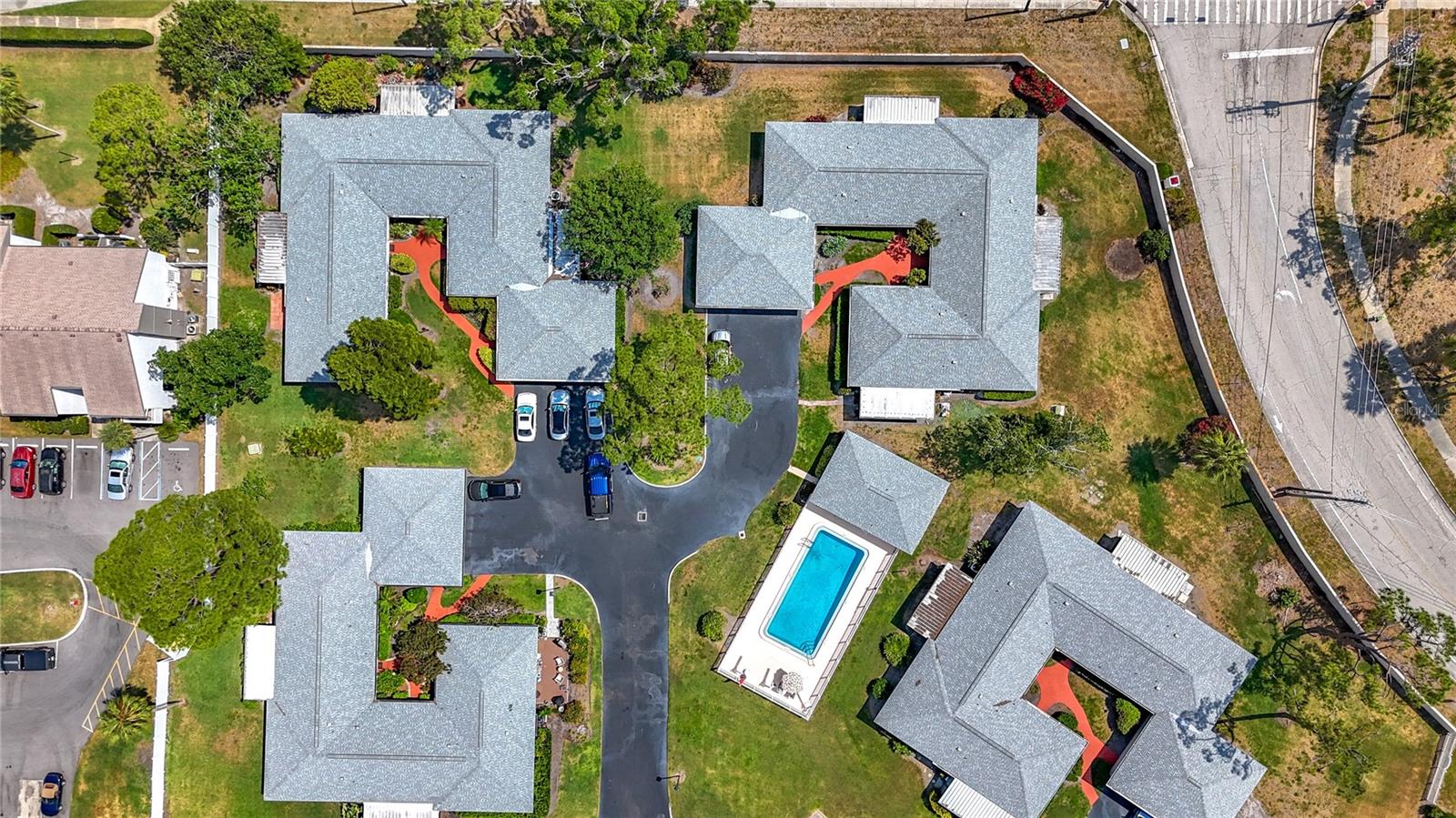 COUNTRY CLUB VILLAS CONDO - Residential