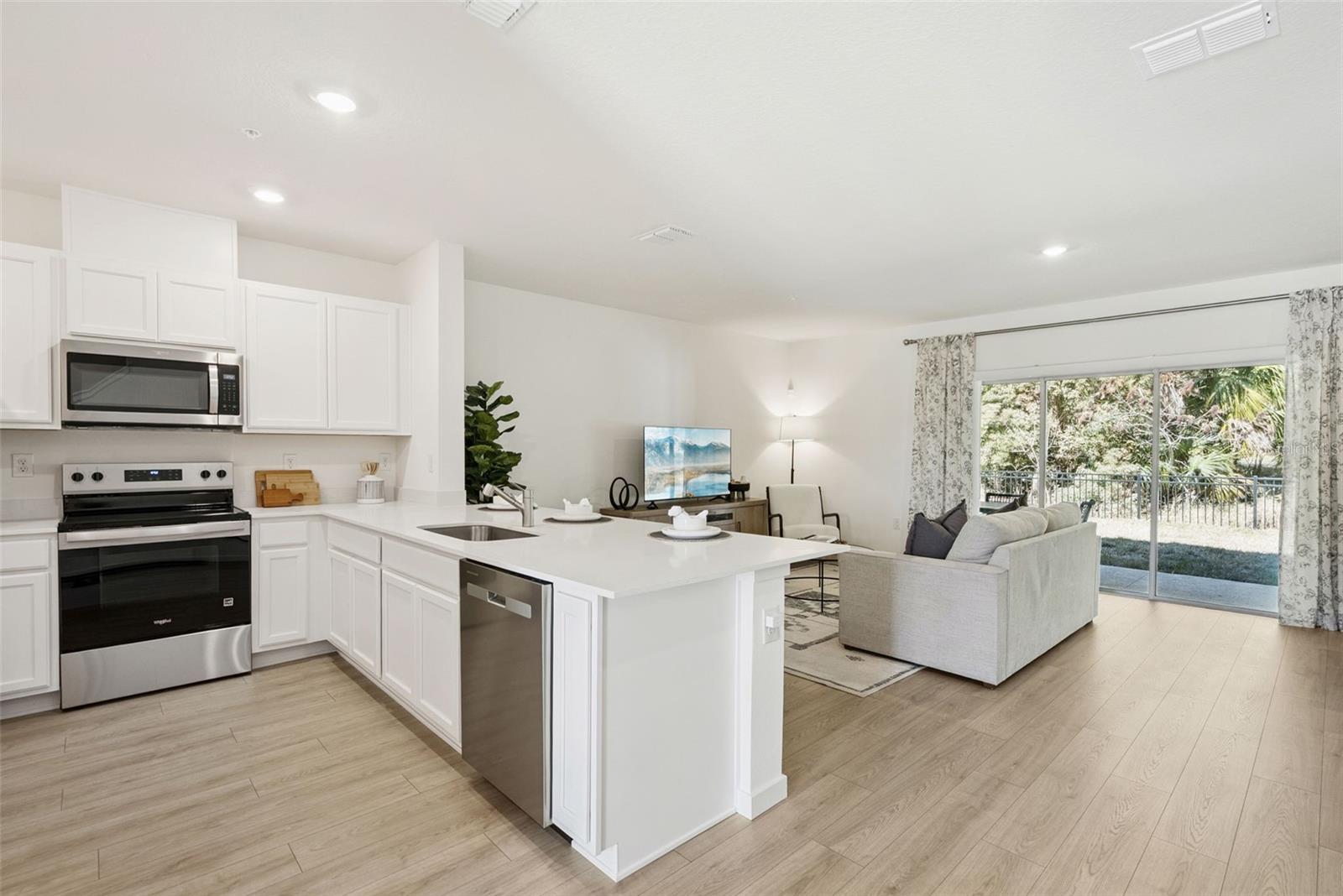 OAK POINTE - Residential